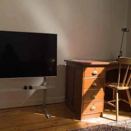 Ruhiges Altbau-apartment In Bester Lage *