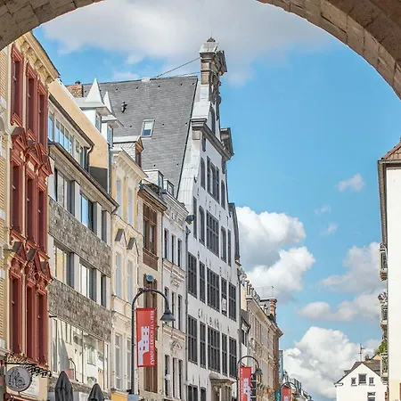 Ruhiges Altbau-apartment In Bester Lage Διαμέρισμα