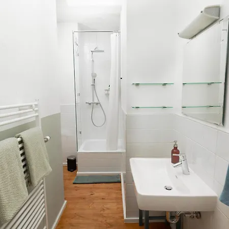 Ruhiges Altbau-apartment In Bester Lage *